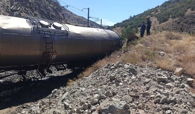 Malatya'da iki yük treni çarpıştı: 1 yaralı