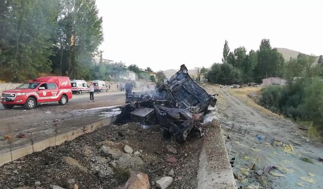 Malatya'da otobüse çarpıp şarampole devrilen TIR, alev aldı: 1 yaralı
