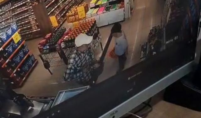 Markette otizmli çocuğa vurup düşürdü; o anlar kamerada