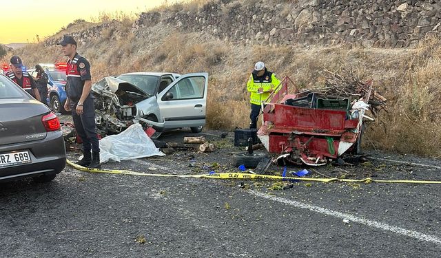 Nevşehir'de patpat ile otomobil çarpıştı: 1 ölü, 4 yaralı / Ek fotoğraflar