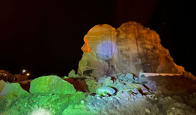 Nevşehir'in simge noktalarından Kadıkalesi'nden kaya parçası düştü; 3 ev tahliye edildi / Ek fotoğraflar