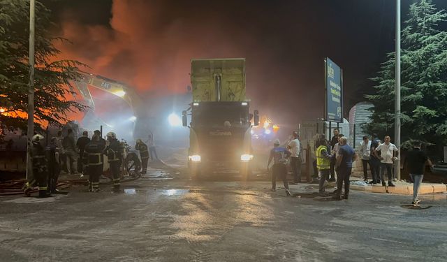 Niğde OSB'de plastik ambalaj fabrikasında yangın (2)