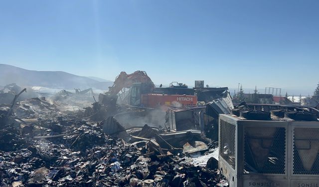 Niğde'de fabrikadaki yangında soğutma çalışmaları tamamlandı