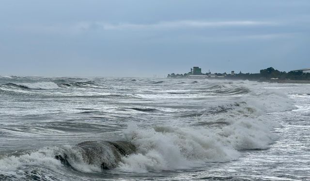 Ordu'da kuvvetli rüzgar; dalga boyu 5 metreye ulaştı