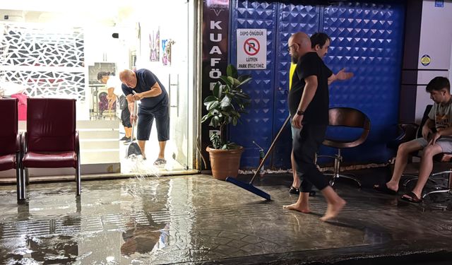 Ordu'da sağanak; cadde ve sokaklar suyla doldu