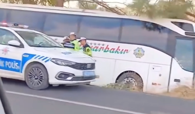Otobüsle çarpışan otomobildeki aynı aileden 4 kişi öldü
