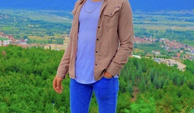 Otomobil, römorka çarptı; 1 ölü, 1 yaralı