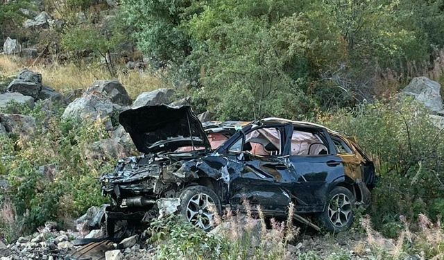 Otomobil uçuruma yuvarlandı: 1 ölü, 1 yaralı