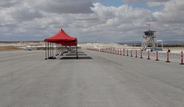 Polonyalı pilot, 70 yaşındaki uçağıyla Türkiye'de ilk kez gösteri yapacak