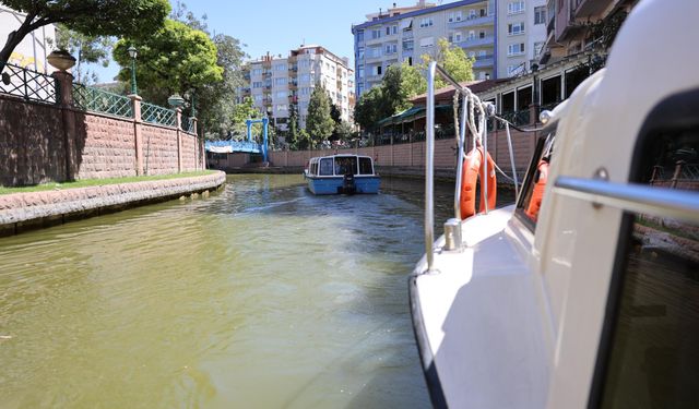 Porsuk Çayı'nın turist gezi botları kadınlara emanet