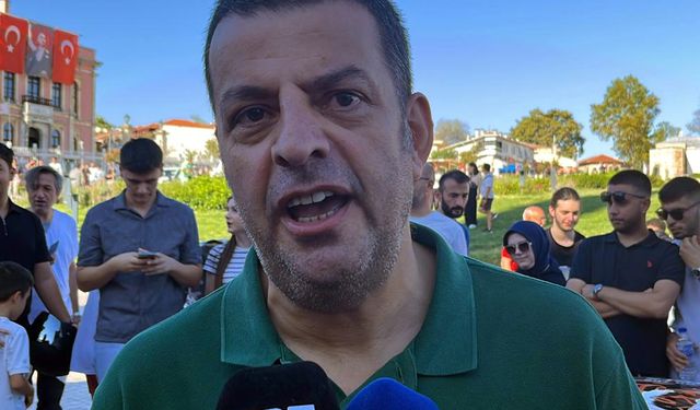 Ralli sürücüleri, otomobilleriyle Selimiye Camisi'nin çevresinde tur attı