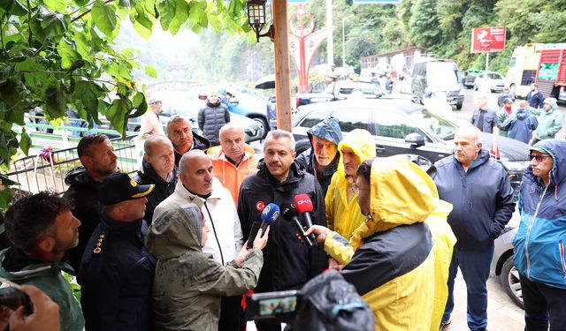 Rize'de yağış, sel ve heyelana neden oldu, vali incelemelerde bulundu (4)