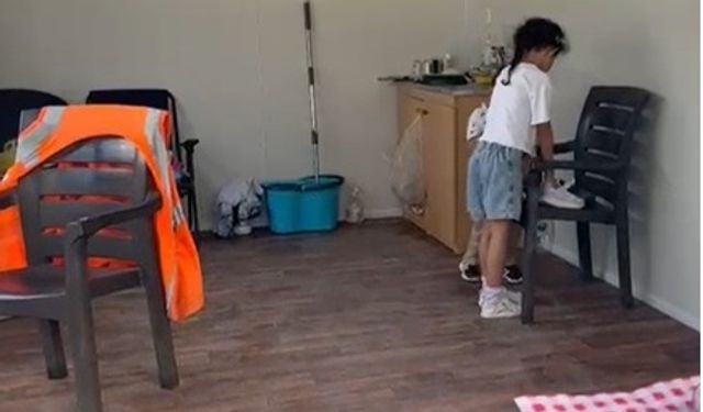 Sahilde çocuk ayakkabıları bulundu, ekipler denizde arama başlattı (2)