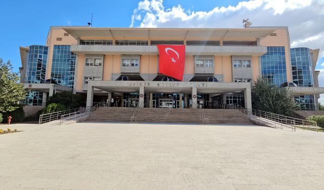 Şehit ailesini dolandıran 11 şüpheli adliyede