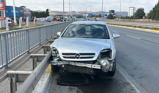 Sivas'ta iki otomobil çarpıştı: 1 ölü 3 yaralı