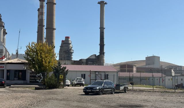 Sivas'ta termik santralde baca yangını (2)