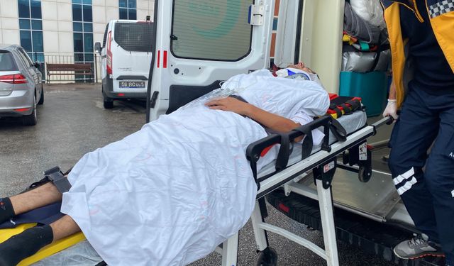 Sivas'ta yolcu otobüsü ile TIR çarpıştı: 23 yaralı (2)