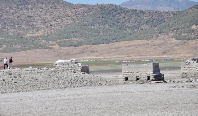 Tahtaköprü Barajı'nda sular çekildi; Hicaz Demir Yolu hattı gün yüzüne çıktı