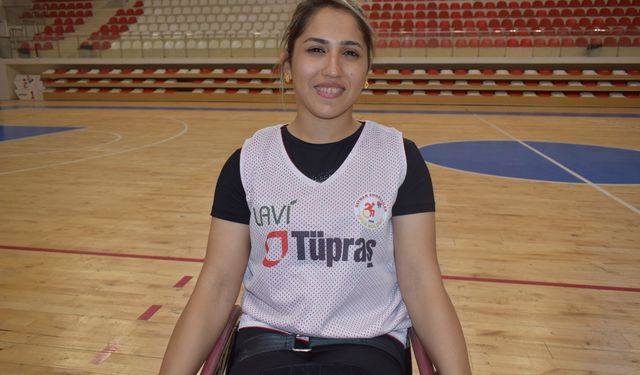 Tekerlekli sandalyede başlayan aşkları, evlilikle taçlandı