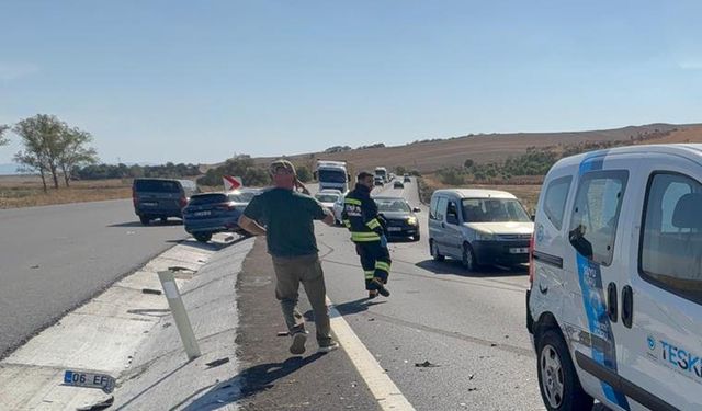 Tekirdağ'da 3 aracın karıştığı kaza; 6 yaralı