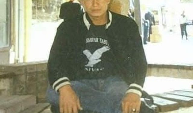 TIR'a çarpan otomobildeki 3 kardeşten 2'si öldü