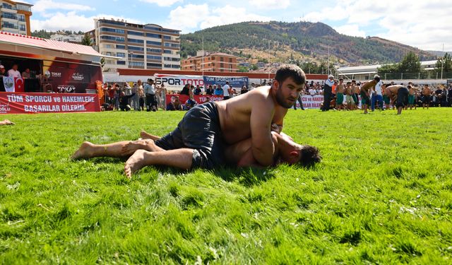 Tokat'ta 1'inci Ali Yücel Yağlı Pehlivan güreşleri başladı