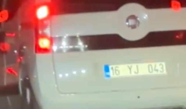 Yoğun trafikte makas atan sürücülerin tehlikeli ilerleyişi kamerada