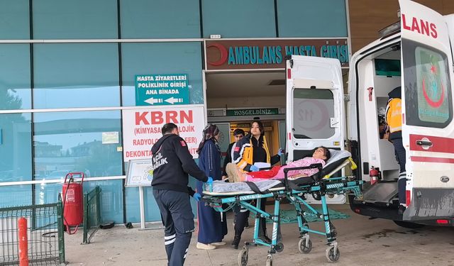 250 kiloluk demir kapının üzerine devrildiği Asmin ağır yaralandı
