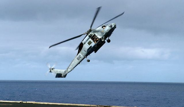 ABD helikopteri ve savaş uçağı Güney Çin Denizi'nde düştü