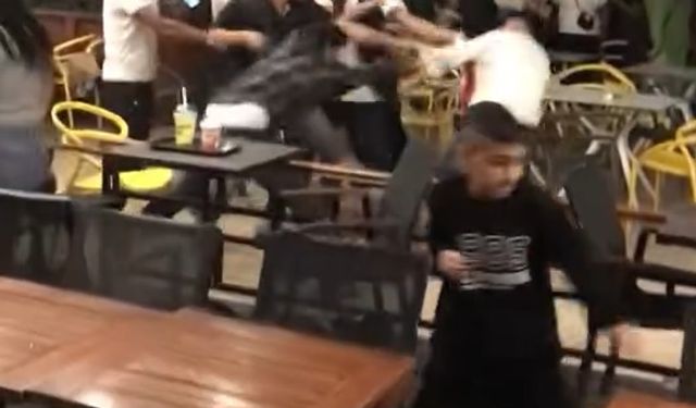 Adana'da bir AVM'de iki grup arasındaki kavga kamerada