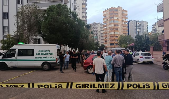 Adana'da bir kişi otomobilde ölü bulundu; Vücudunda darp izleri tespit edildi