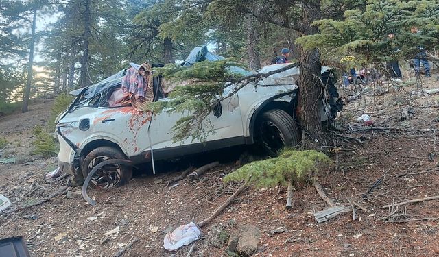 Adana'da uçuruma yuvarlanan cipteki karı-koca hayatını kaybetti