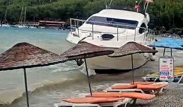 Akbük Koyu'nda motoryat karaya oturdu