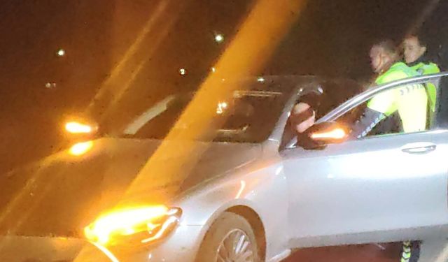 Alkollü sürücü, 'Valiyi arayacağım', yanındaki yolcu ise ‘Babam hakim' diye polisi tehdit etti: 2 tutuklama