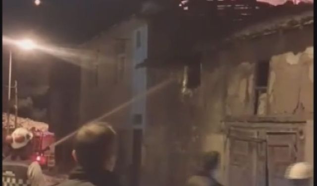 Amasya'daki yangında 2 ev kül oldu