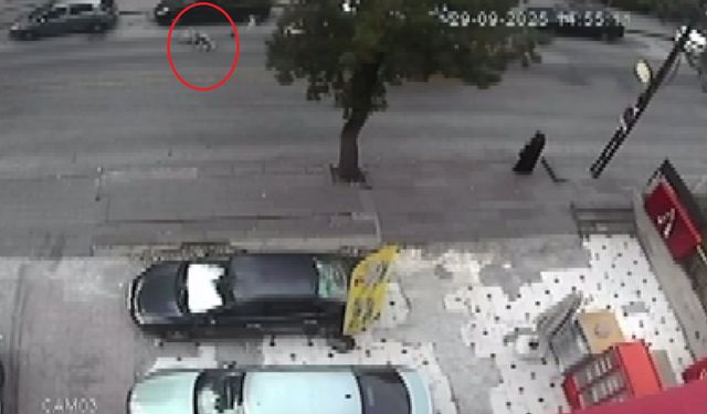Ambulansın çarptığı yaya öldü; kaza kamerada