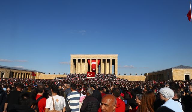 Ankara'da SOLOTÜRK eşliğinde 29 Ekim yürüyüşü