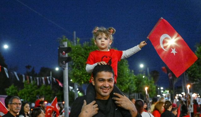 Antalya'da Fener Alayı ile Cumhuriyet coşkusu