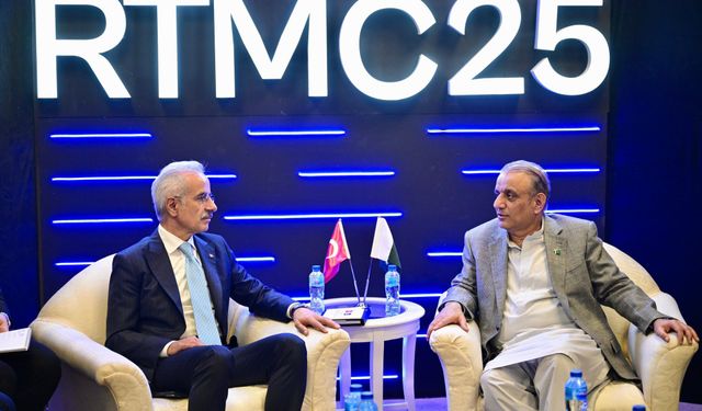 Bakan Uraloğlu, Pakistan Federal İletişim Bakanı Khan ile görüştü