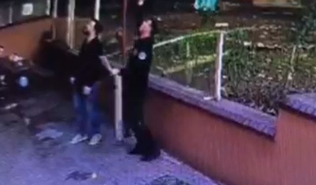 Bursa- İtfaiyeci, AVM balkonundan atılan içi dolu pet şişeden son anda kurtuldu /Video eklendi
