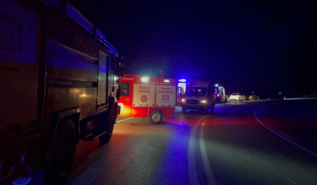 Bursa'da TIR şarampole devrildi: 1 ölü, 1 yaralı