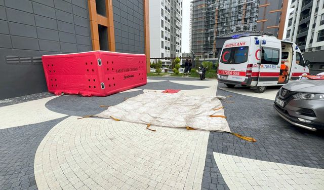 Çatıya çıkan kapıcıyı, başkomiser ikna etti