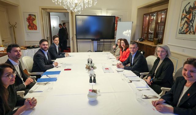 CHP Genel Başkanı Özel, İsviçre Sosyal Demokrat Partisi Eş Genel Başkanı Wermuth ile görüştü