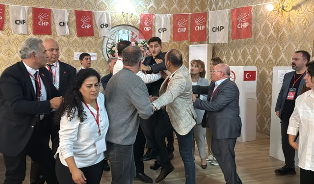CHP Samsun İl Kongresi'nde arbede; Mehmet Özdağ yeniden il başkanı
