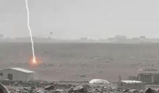 Diyarbakır'da yıldırım düşme anı kamerada