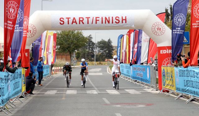 Edirne'de ‘Cumhuriyet Kupası Bisiklet Yol Yarışı' yapıldı