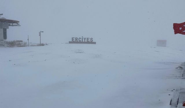 Erciyes Dağı'nda kar kalınlığı 10 santimetreye ulaştı