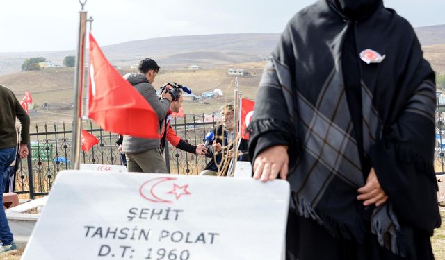 Erzurum - Yavi'de 32 yıl önce teröristler tarafından katledilen 33 kişi anıldı /Video eklendi