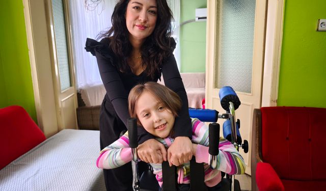 Evde eğitim gören SMA'lı Melek, sağlığına kavuşmak istiyor