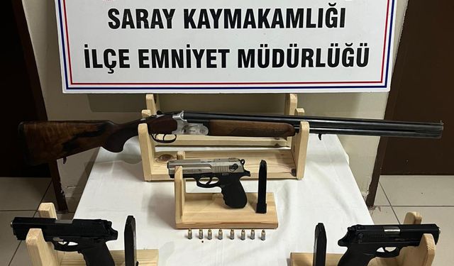 Evlerine kurdukları sistemle kenevir yetiştirip uyuşturucu üreten 5 şüpheli gözaltında